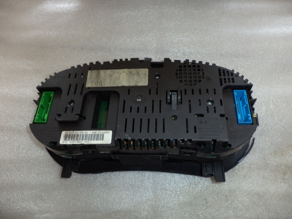 ceas bord audi a2 - 8z0920900